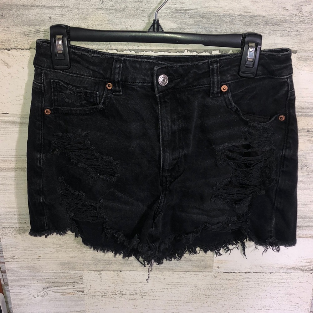 American Eagle comfort stretch waistband distressed black shorts 8 mom s…​